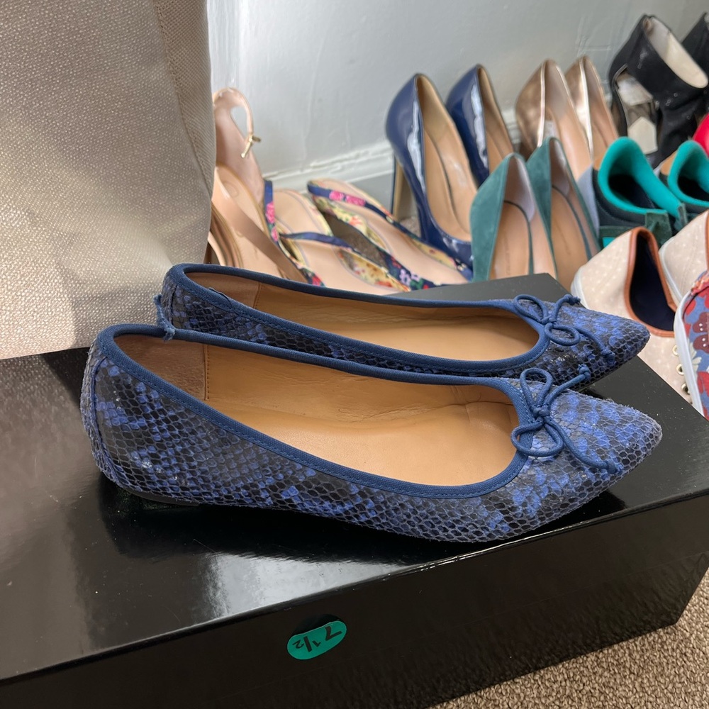 Banana republic flat shoes